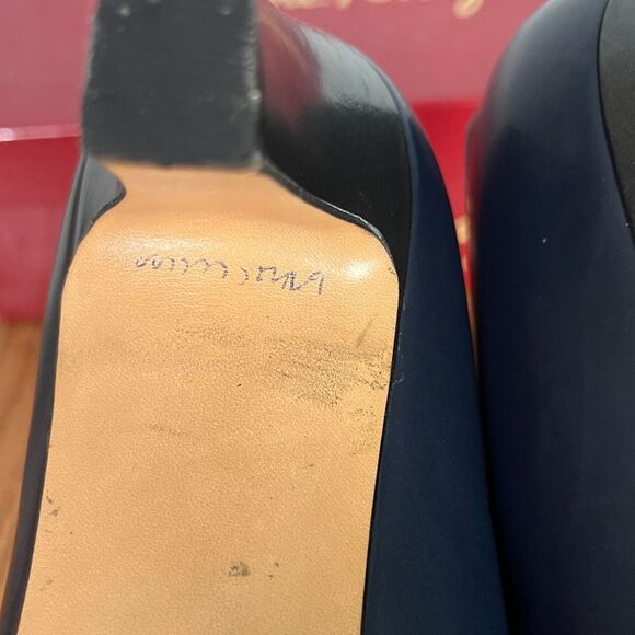 Salvatore Ferragamo 7.5 C Unique Navy & Silver Leather heels with woven toe - Picture 10 of 11